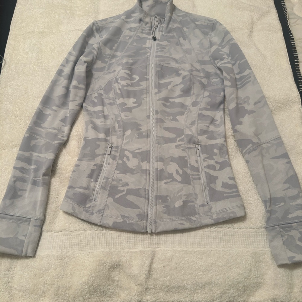 Lululemon Athletica Women's Light Gray Camo Utility Jacket